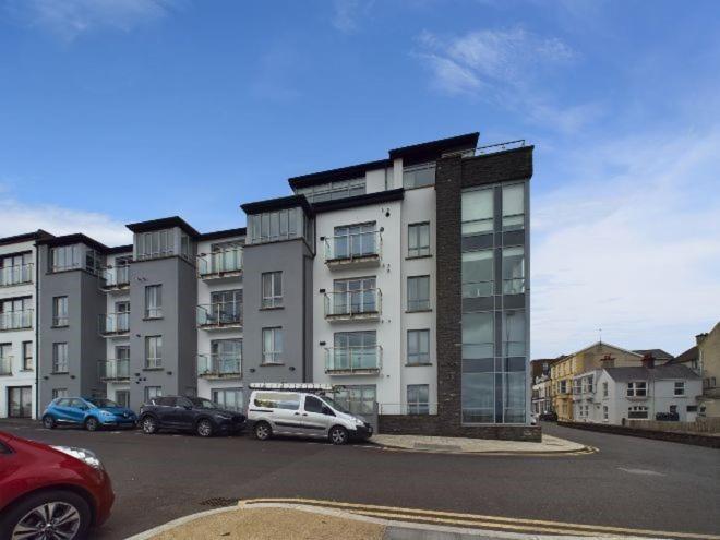 Cosy 3 Bedroom Apartment In Central Portrush With Sea Views Екстериор снимка