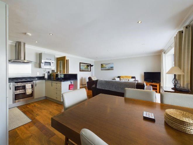 Cosy 3 Bedroom Apartment In Central Portrush With Sea Views Екстериор снимка
