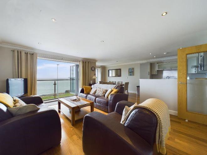 Cosy 3 Bedroom Apartment In Central Portrush With Sea Views Екстериор снимка